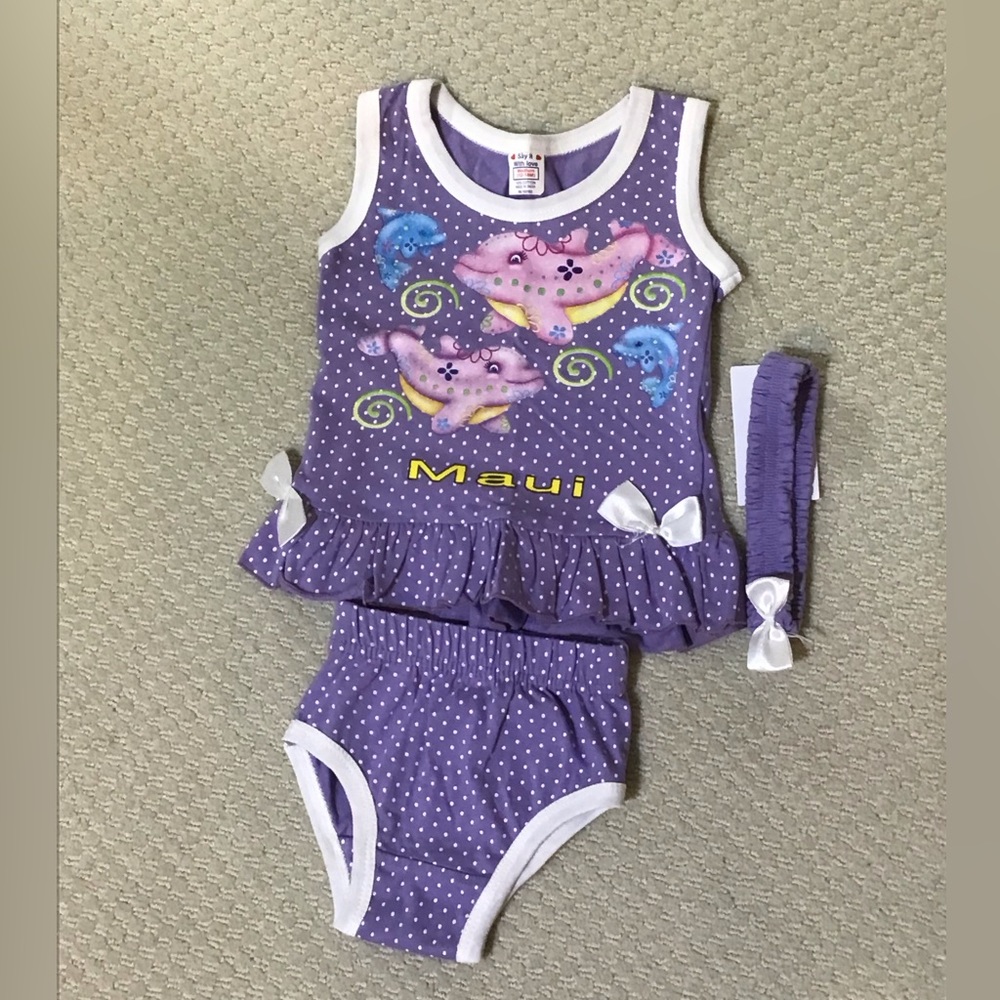 NWT.. Lovely three-piece little girls outfit